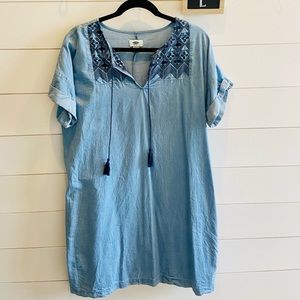 OLD NAVY | Embroidered Chambray Shift Dress